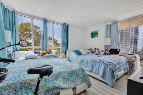 Condo in North Bay Village, Florida, 3 bedrooms  № 1840849 - photo 15