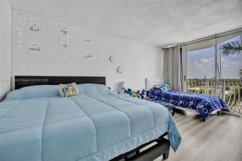 Condo in North Bay Village, Florida, 3 bedrooms  № 1840849 - photo 6