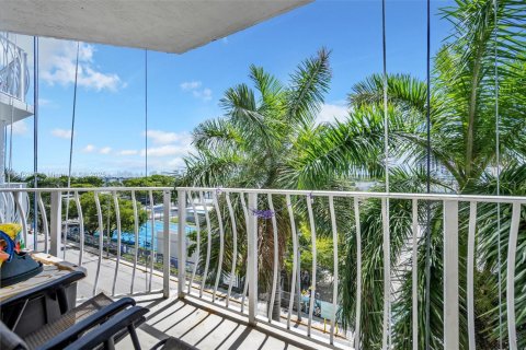 Condo in North Bay Village, Florida, 3 bedrooms  № 1840849 - photo 19