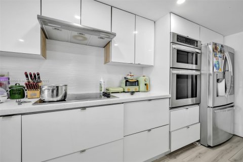 Condo in North Bay Village, Florida, 3 bedrooms  № 1840849 - photo 14