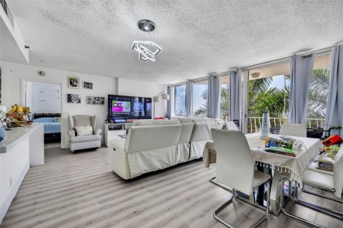 Condo in North Bay Village, Florida, 3 bedrooms  № 1840849 - photo 4