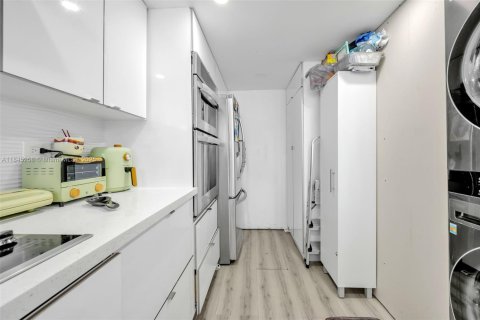 Condo in North Bay Village, Florida, 3 bedrooms  № 1840849 - photo 12