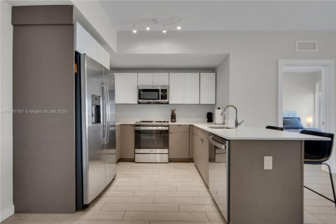 Снять в аренду кондоминиум в Майами, Флорида 2 спальни, 75.62м2, № 1991472 - фото 2