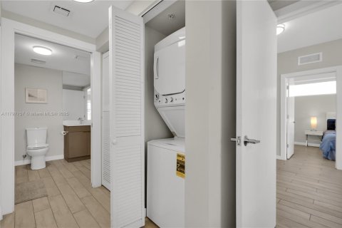 Снять в аренду кондоминиум в Майами, Флорида 2 спальни, 75.62м2, № 1991472 - фото 19