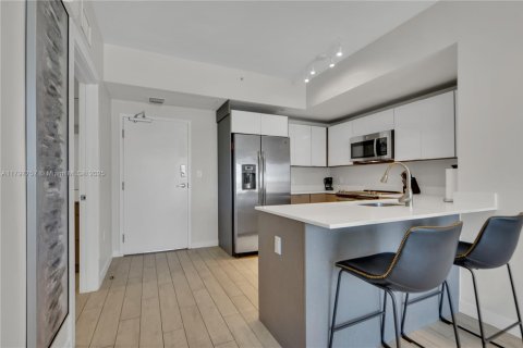 Снять в аренду кондоминиум в Майами, Флорида 2 спальни, 75.62м2, № 1991472 - фото 3