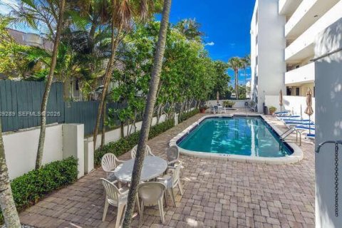 Condo in Juno Beach, Florida, 2 bedrooms  № 2072290 - photo 16