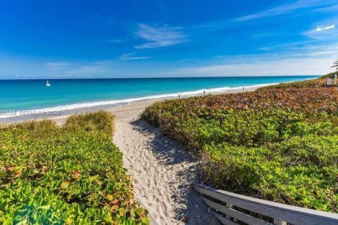 Condo in Juno Beach, Florida, 2 bedrooms  № 2072290 - photo 20