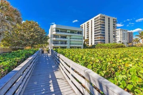 Condo in Juno Beach, Florida, 2 bedrooms  № 2072290 - photo 17