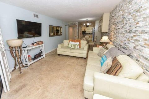 Condo in Juno Beach, Florida, 2 bedrooms  № 2072290 - photo 8