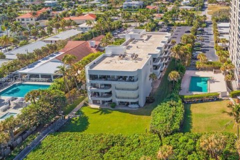 Condo in Juno Beach, Florida, 2 bedrooms  № 2072290 - photo 15