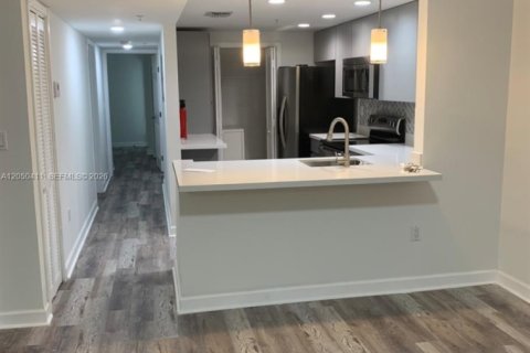 Appartement à louer à Coral Gables, Floride: 2 chambres, 111.48 m2 № 2168077 - photo 10