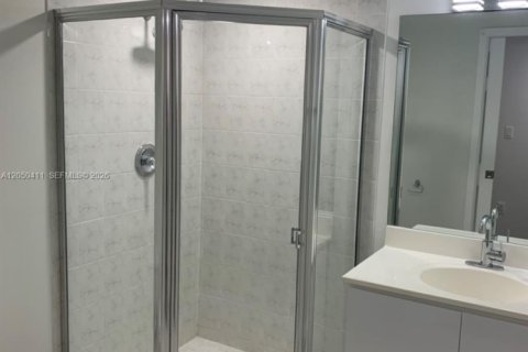 Appartement à louer à Coral Gables, Floride: 2 chambres, 111.48 m2 № 2168077 - photo 18