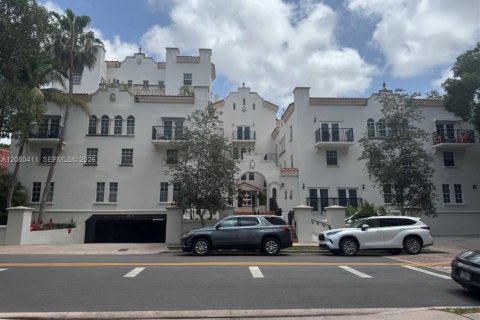 Appartement à louer à Coral Gables, Floride: 2 chambres, 111.48 m2 № 2168077 - photo 2