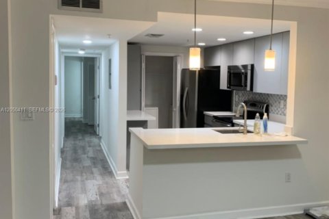 Appartement à louer à Coral Gables, Floride: 2 chambres, 111.48 m2 № 2168077 - photo 5