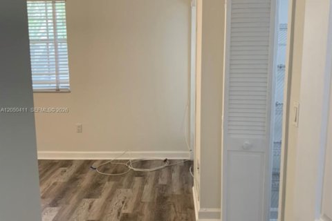 Appartement à louer à Coral Gables, Floride: 2 chambres, 111.48 m2 № 2168077 - photo 19