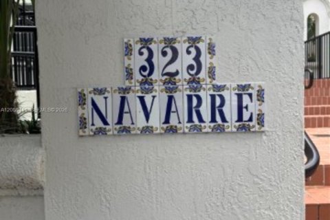 Appartement à louer à Coral Gables, Floride: 2 chambres, 111.48 m2 № 2168077 - photo 3