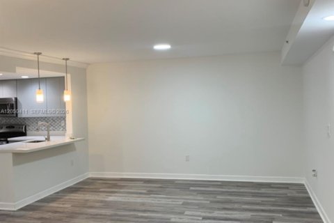 Appartement à louer à Coral Gables, Floride: 2 chambres, 111.48 m2 № 2168077 - photo 13