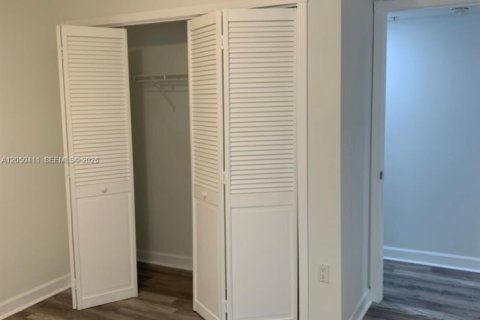 Appartement à louer à Coral Gables, Floride: 2 chambres, 111.48 m2 № 2168077 - photo 17
