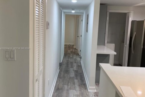Appartement à louer à Coral Gables, Floride: 2 chambres, 111.48 m2 № 2168077 - photo 14