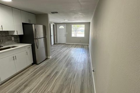 Immobilier commercial à vendre à Bradenton, Floride: 6 chambres, 180.6 m2 № 1917991 - photo 5