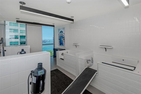 Condo in Miami, Florida, 1 bedroom  № 1701371 - photo 24