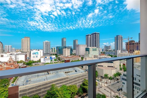 Condo in Miami, Florida, 1 bedroom  № 1701371 - photo 21