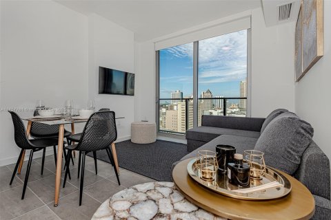 Condo in Miami, Florida, 1 bedroom  № 1701371 - photo 2