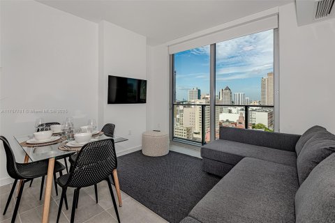 Condo in Miami, Florida, 1 bedroom  № 1701371 - photo 5