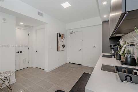 Condo in Miami, Florida, 1 bedroom  № 1701371 - photo 10