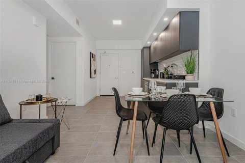 Condo in Miami, Florida, 1 bedroom  № 1701371 - photo 9