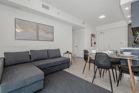 Condo in Miami, Florida, 1 bedroom  № 1701371 - photo 8