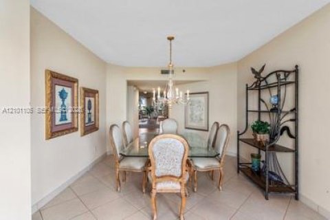 Condominio en venta en Aventura, Florida, 2 dormitorios, 244.33 m2 № 2409039 - foto 14