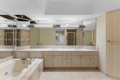 Condominio en venta en Aventura, Florida, 2 dormitorios, 244.33 m2 № 2409039 - foto 18