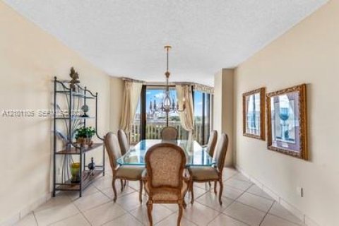 Condominio en venta en Aventura, Florida, 2 dormitorios, 244.33 m2 № 2409039 - foto 15