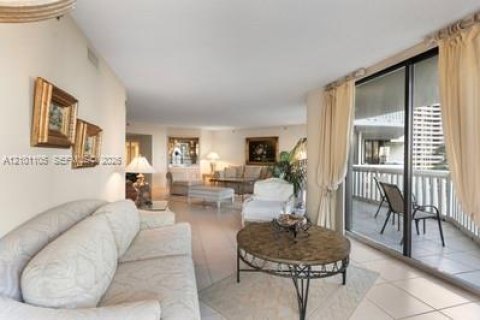 Condominio en venta en Aventura, Florida, 2 dormitorios, 244.33 m2 № 2409039 - foto 10