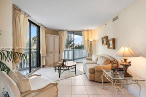 Condominio en venta en Aventura, Florida, 2 dormitorios, 244.33 m2 № 2409039 - foto 9
