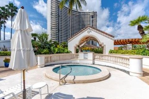 Condominio en venta en Aventura, Florida, 2 dormitorios, 244.33 m2 № 2409039 - foto 25
