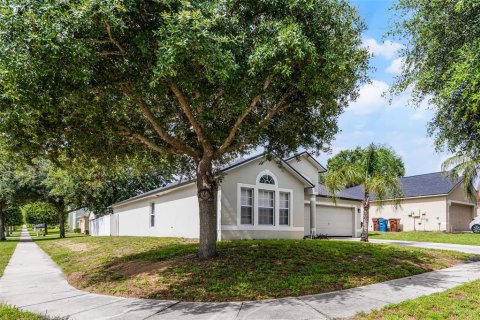 House in Haines City, Florida 4 bedrooms, 187.11 sq.m. № 1791413 - photo 2
