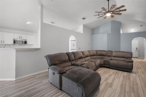 House in Haines City, Florida 4 bedrooms, 187.11 sq.m. № 1791413 - photo 4