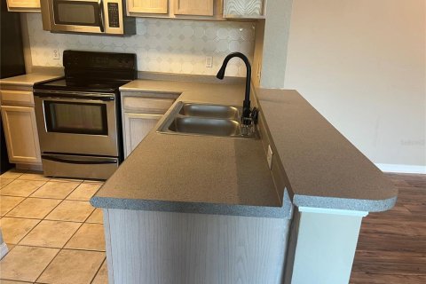 Condo in Orlando, Florida, 2 bedrooms № 2222404 - photo 3