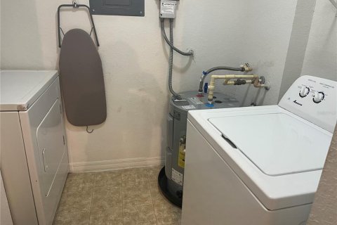 Condo in Orlando, Florida, 2 bedrooms № 2222404 - photo 8