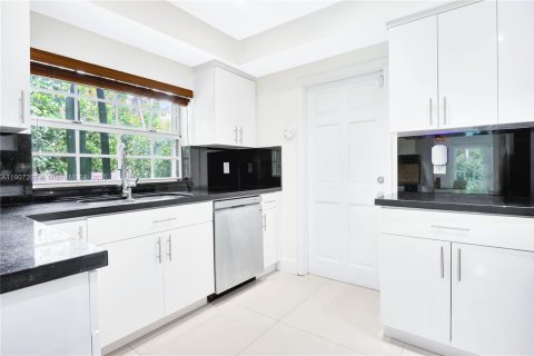 Villa ou maison à vendre à Coral Gables, Floride: 2 chambres, 133.41 m2 № 1964247 - photo 9