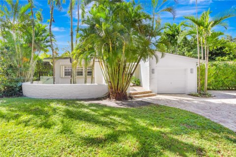 Villa ou maison à vendre à Coral Gables, Floride: 2 chambres, 133.41 m2 № 1964247 - photo 1