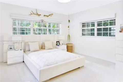 Villa ou maison à vendre à Coral Gables, Floride: 2 chambres, 133.41 m2 № 1964247 - photo 11