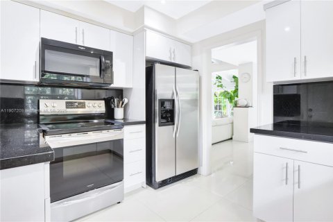Villa ou maison à vendre à Coral Gables, Floride: 2 chambres, 133.41 m2 № 1964247 - photo 10