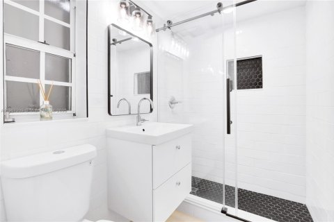 Villa ou maison à vendre à Coral Gables, Floride: 2 chambres, 133.41 m2 № 1964247 - photo 12