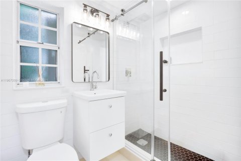 Villa ou maison à vendre à Coral Gables, Floride: 2 chambres, 133.41 m2 № 1964247 - photo 14