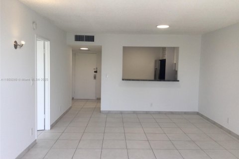 Copropriété à vendre à Hallandale Beach, Floride: 1 chambre, 105.91 m2 № 2016474 - photo 2