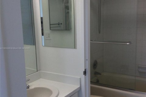 Copropriété à vendre à Hallandale Beach, Floride: 1 chambre, 105.91 m2 № 2016474 - photo 13