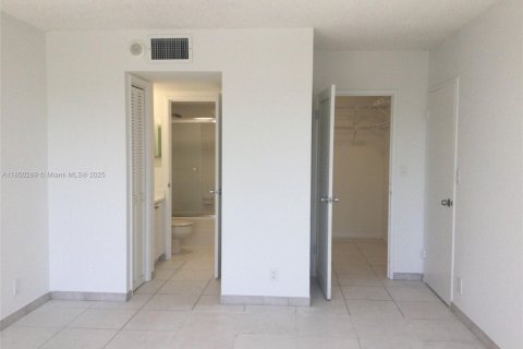 Copropriété à vendre à Hallandale Beach, Floride: 1 chambre, 105.91 m2 № 2016474 - photo 5